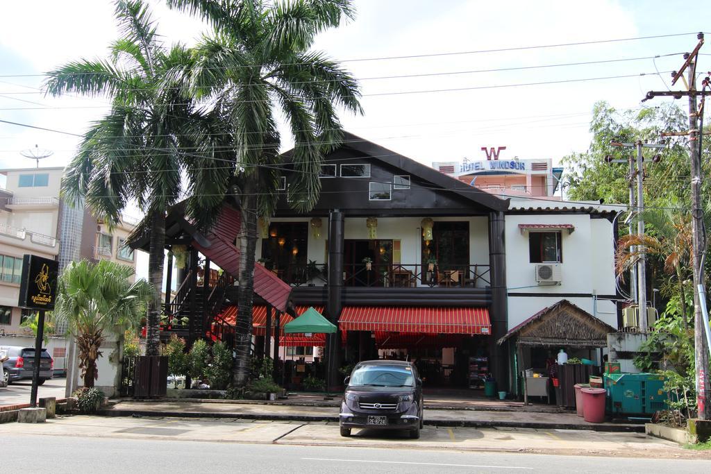 Hotel Windsor Yangon Exterior photo