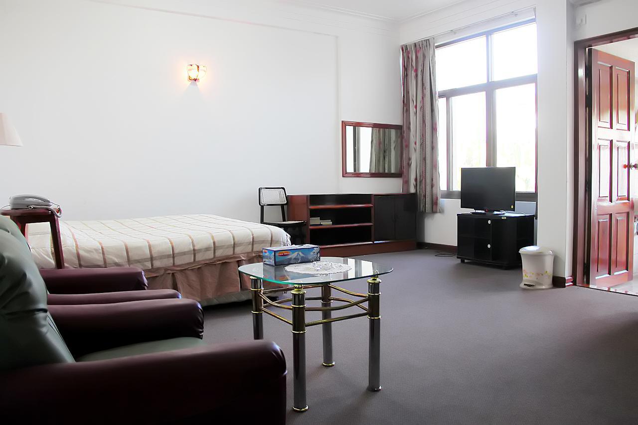 Hotel Windsor Yangon Exterior photo