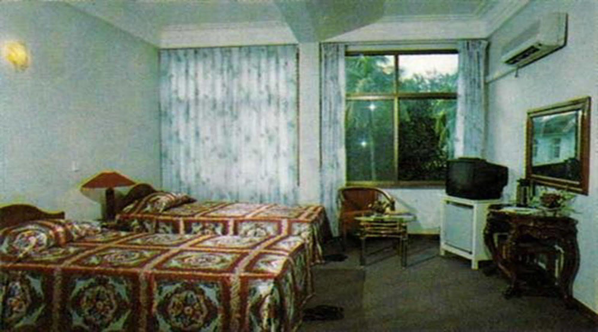 Hotel Windsor Yangon Exterior photo