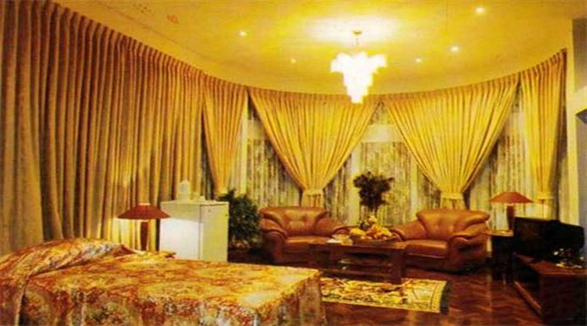 Hotel Windsor Yangon Exterior photo